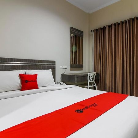 Reddoorz Plus Syariah @ Jalan Sriwijaya ميدان المظهر الخارجي الصورة