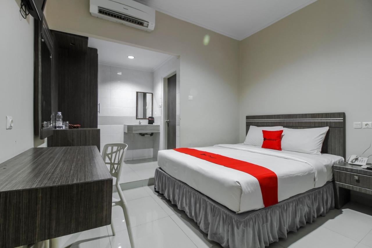 Reddoorz Plus Syariah @ Jalan Sriwijaya ميدان المظهر الخارجي الصورة
