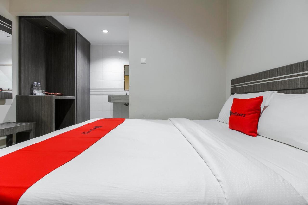 Reddoorz Plus Syariah @ Jalan Sriwijaya ميدان المظهر الخارجي الصورة
