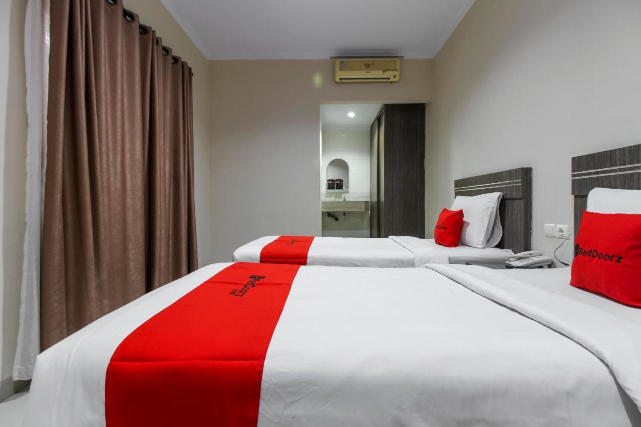 Reddoorz Plus Syariah @ Jalan Sriwijaya ميدان المظهر الخارجي الصورة