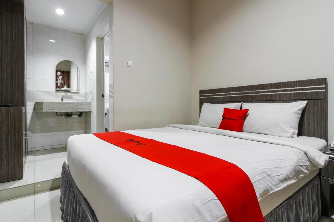 Reddoorz Plus Syariah @ Jalan Sriwijaya ميدان المظهر الخارجي الصورة