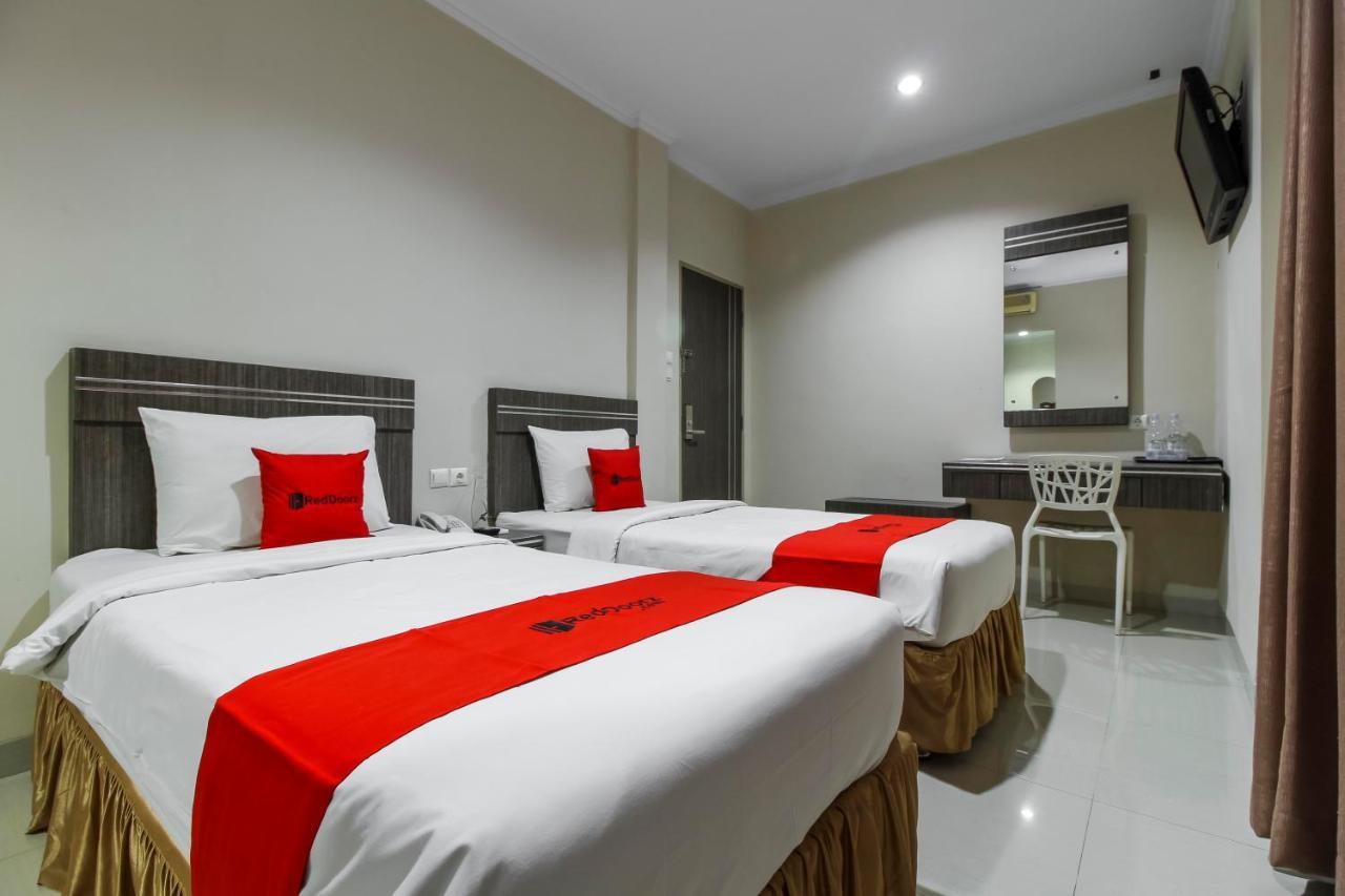 Reddoorz Plus Syariah @ Jalan Sriwijaya ميدان المظهر الخارجي الصورة