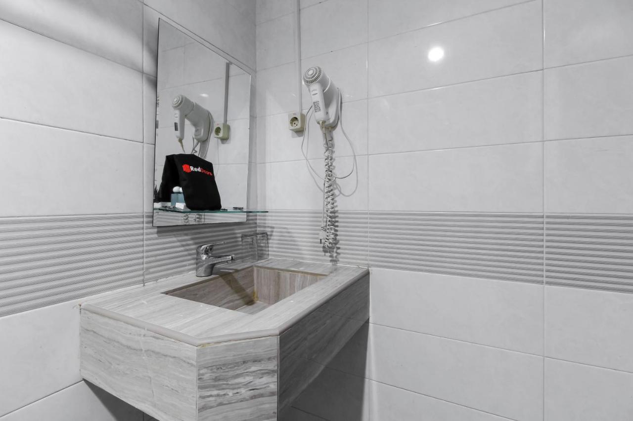Reddoorz Plus Syariah @ Jalan Sriwijaya ميدان المظهر الخارجي الصورة
